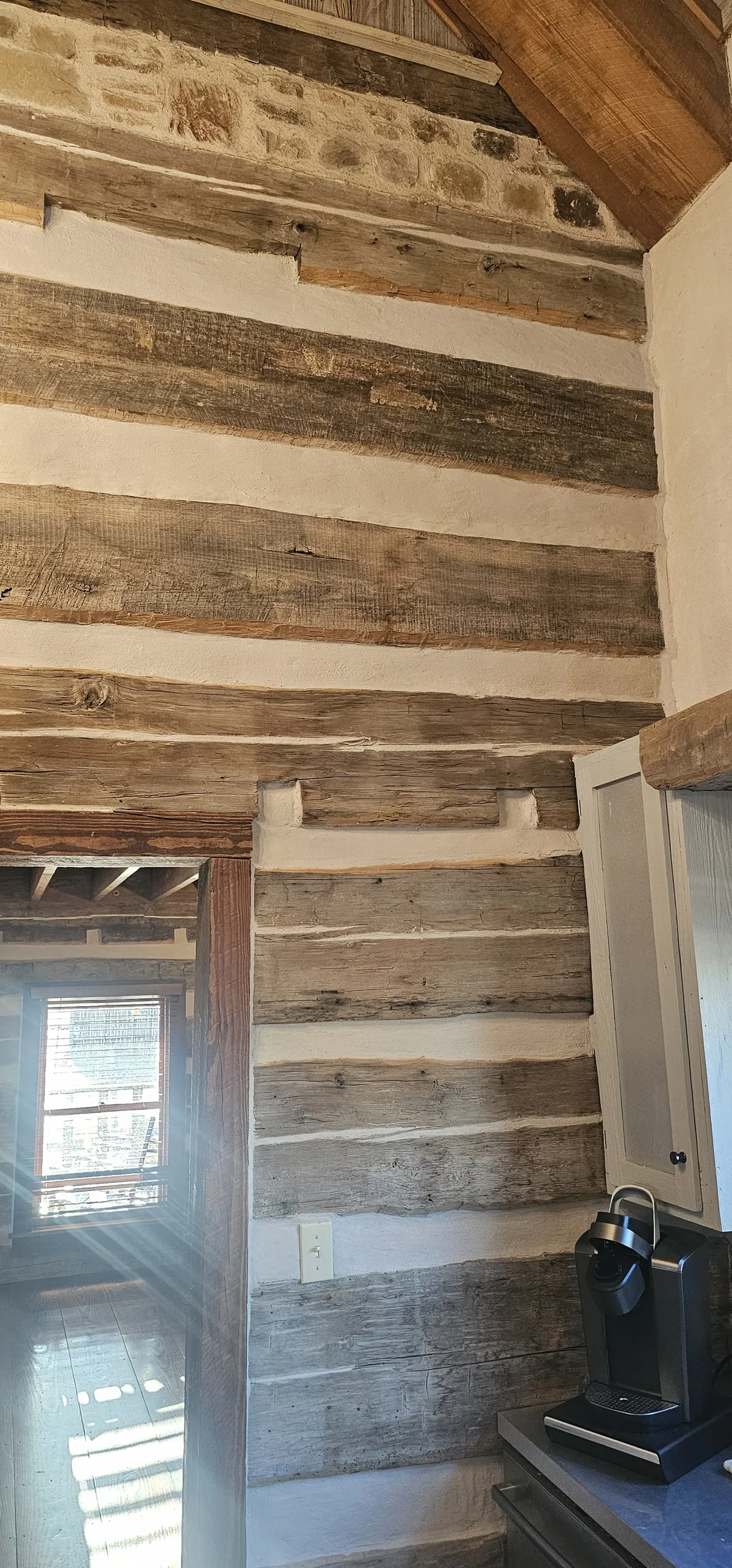 Log home chinking work