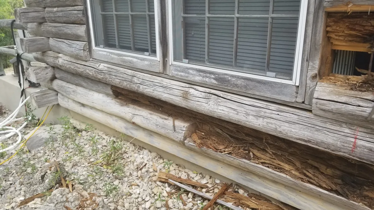 Log home rot damage